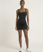 Vestido elegante con dobladillo